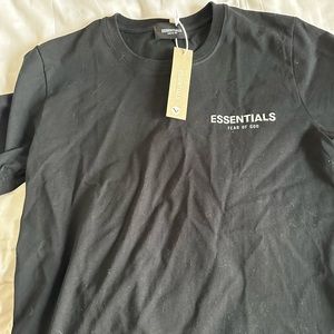 Men’s black essentials shirt size large